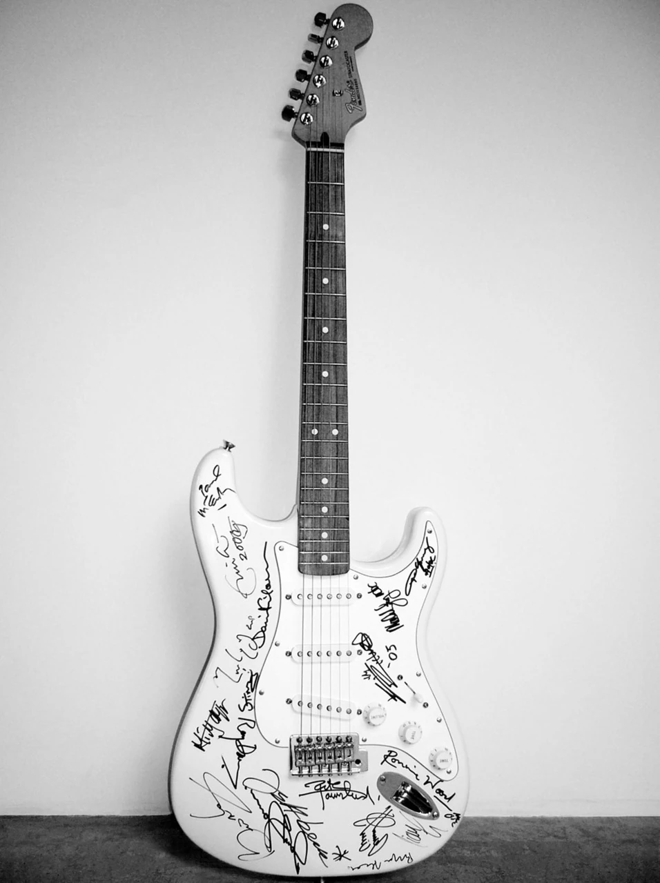 la guitare fender stratocaster reach out of asia